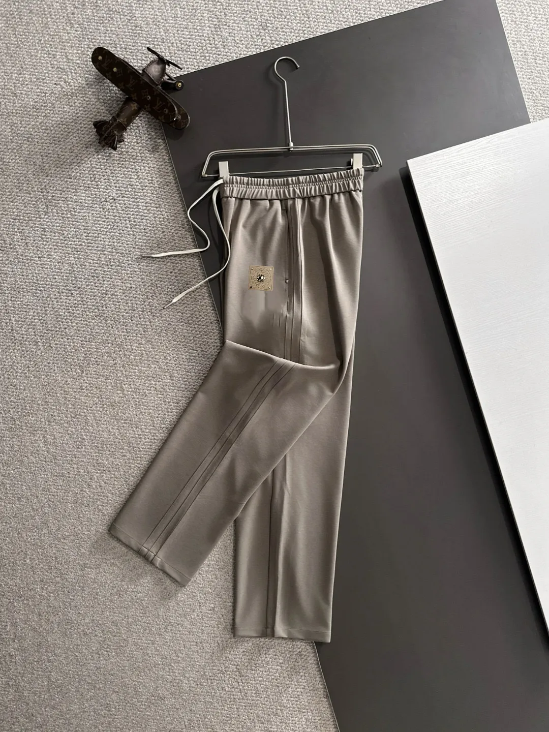 ，LP 🐎 🆕2026 New Arrival ！ Classic LOGO ， ， ， 。 ， 。（ ） ：Black Dark Gray Size：29-36